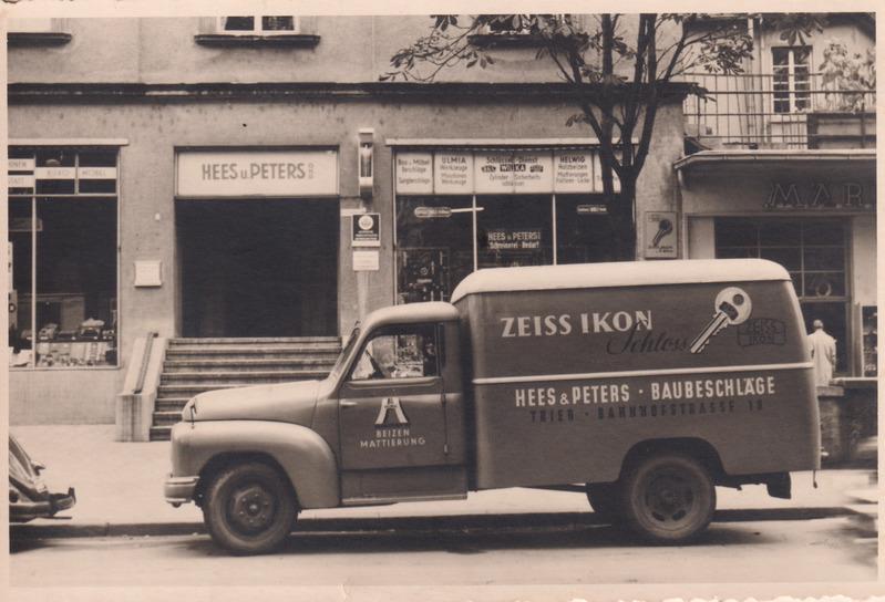 Ladengeschäft HEES + PETERS in der Theodor-Heuss-Allee Trier 1951